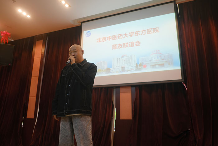 患者李嘉嘉唱歌.jpg